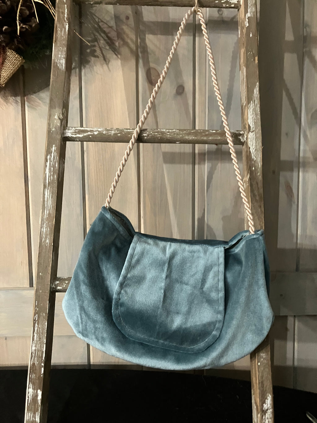 Carpet/ upholstery purse